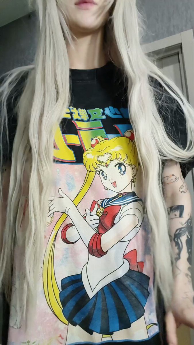 Platinum blonde in an oversized Sailor Moon T-shirt (@xYkWIInB137936)