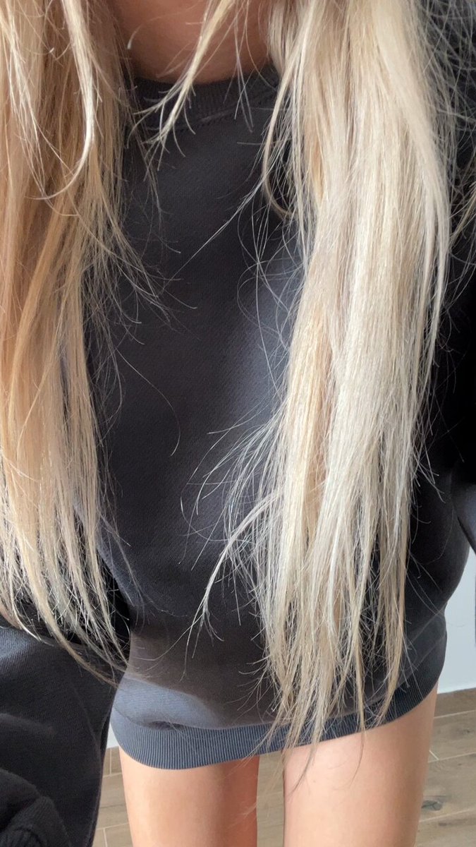 Blonde in a black oversized sweatshirt (@megasilvia2948)