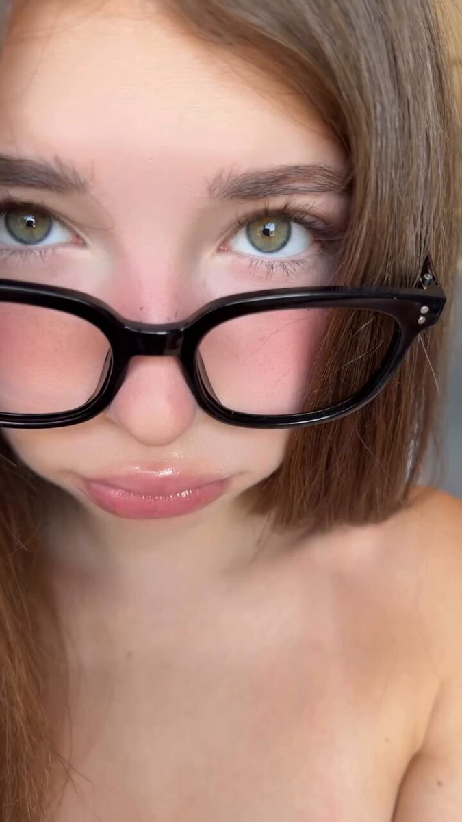 Brunette in black glasses, close-up (@Zoeylvwc)