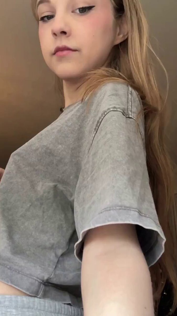 Blonde in a gray oversized crop tee