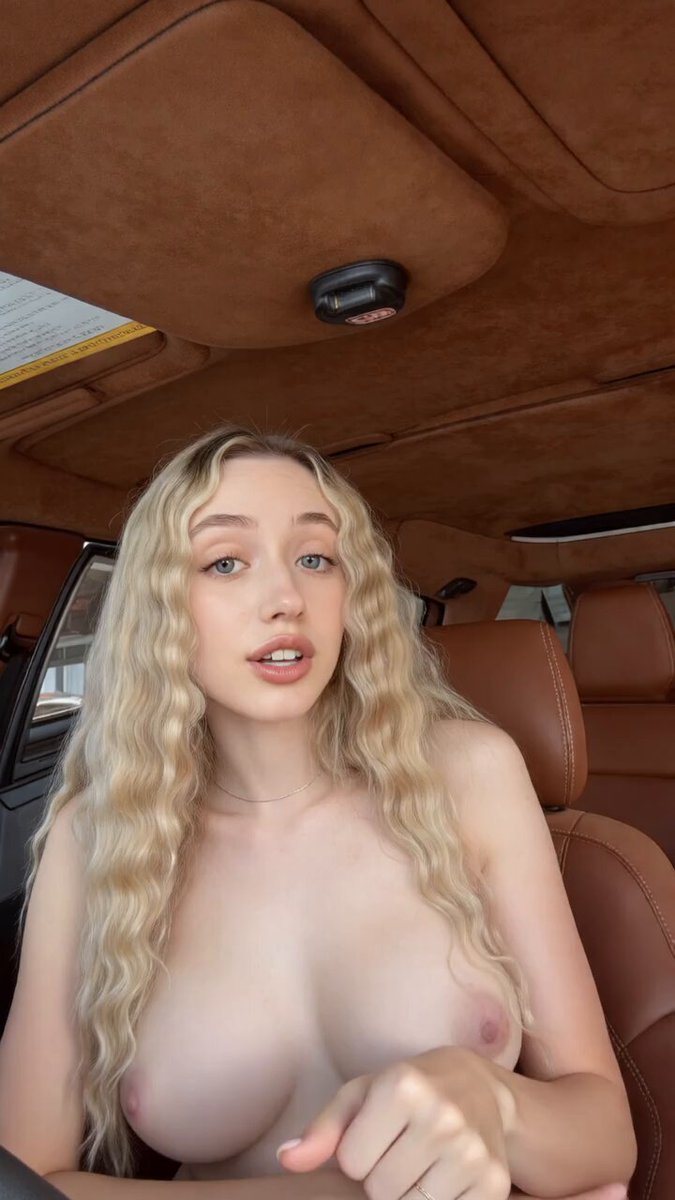 Topless blonde with curly hair in a car (@MurtazaKc8ud)