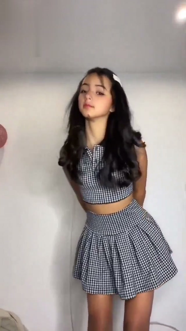 Brunette in a checkered top and skirt (@Meli0637)