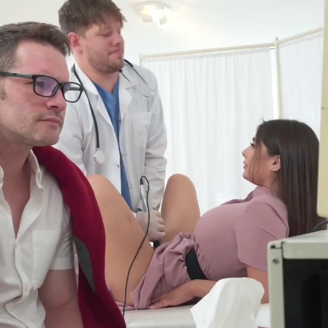 Woman on an exam table (@MstfyL98097)